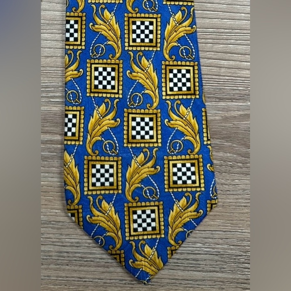 Gianni Versace Vintage 90’s Silk Tie 57” 3 3/4”
